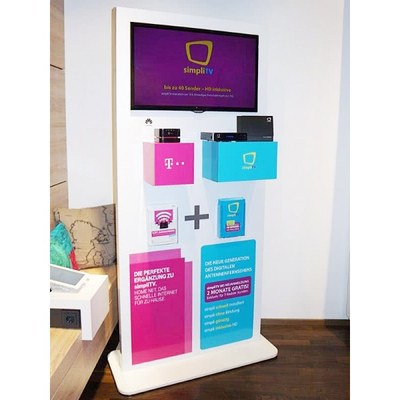 Digital Signage Infoterminal Indoor Individuelle Ausführung & Format - Pr sentationsdisplay-mit-32Zoll-Display-und-Warentr ger Digital Signage Infoterminal Indoor Individuelle Ausführung & Format - Pr sentationsdisplay-mit-32Zoll-Display-und-Warentr ger